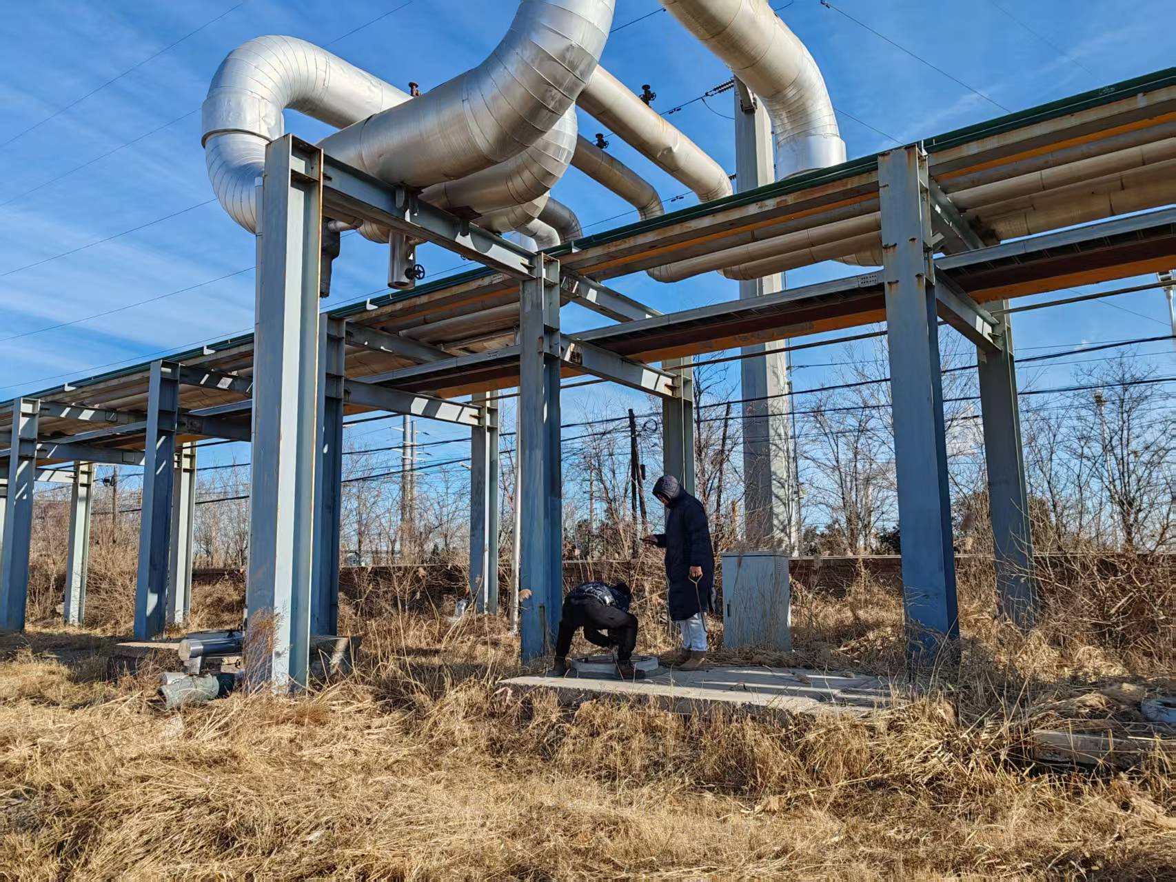 徒步巡檢筑防線&mdash;&mdash;滄州供排水臨港分公司開展供水管網(wǎng)...